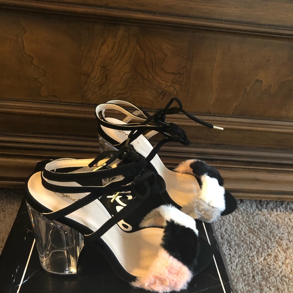 Heels - Picture 4 of 4